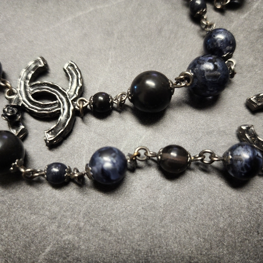 CHANEL Elegant Silver and Blue Beaded Necklace - Picture 3 of 5
